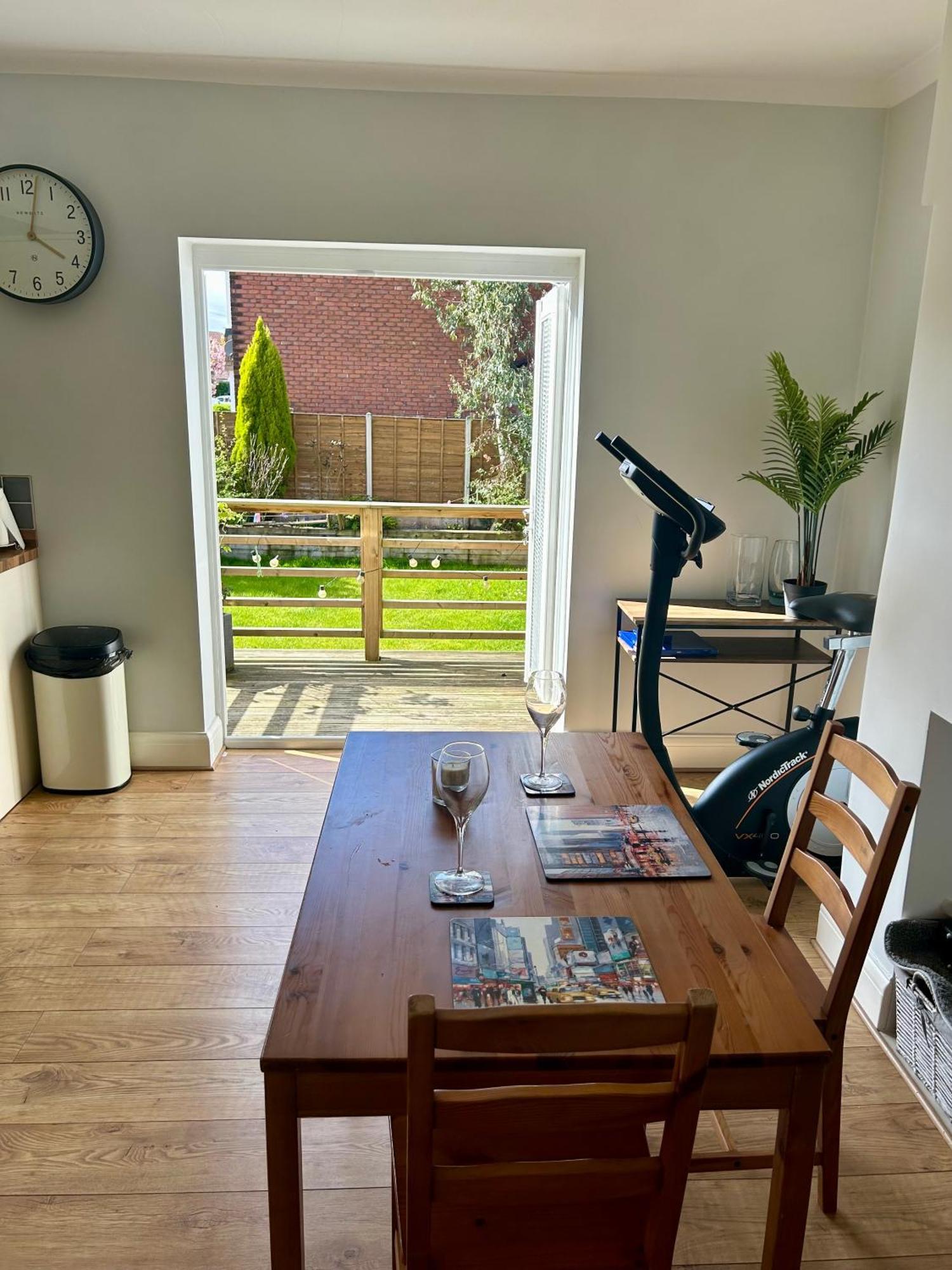 Lovely, Large Double Bedroom With Park View In Home Hazel Grove Zewnętrze zdjęcie