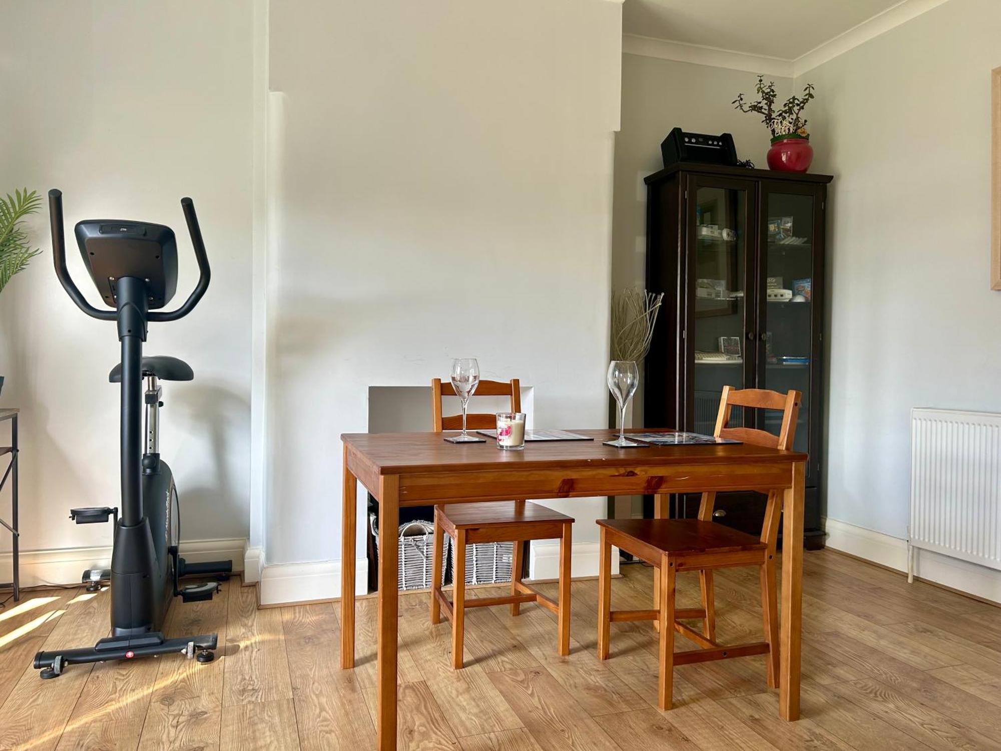 Lovely, Large Double Bedroom With Park View In Home Hazel Grove Zewnętrze zdjęcie
